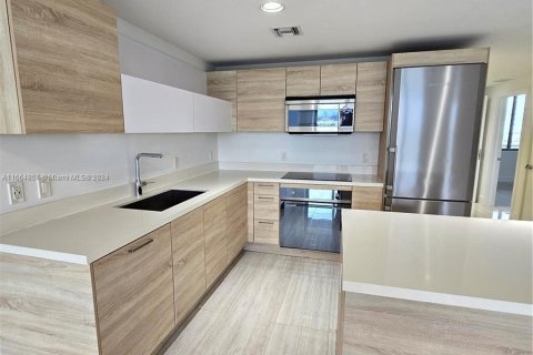 Copropriété à vendre à North Miami Beach, Floride: 2 chambres, 102.94 m2 № 1378623 - photo 3