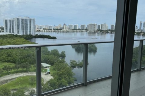 Condo in North Miami Beach, Florida, 2 bedrooms  № 1378623 - photo 18