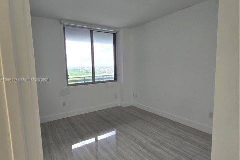 Condo in North Miami Beach, Florida, 2 bedrooms  № 1378623 - photo 14