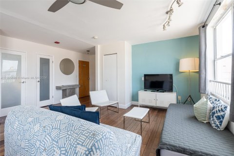 Condo in Miami Beach, Florida, 1 bedroom  № 1378639 - photo 10