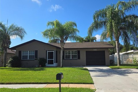 Casa en venta en Palm Harbor, Florida, 2 dormitorios, 119.84 m2 № 1351486 - foto 1