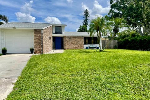 House in Sarasota, Florida 3 bedrooms, 122.35 sq.m. № 1351521 - photo 1