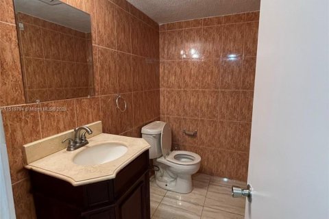 Condominio en venta en Pembroke Pines, Florida, 1 dormitorio, 72.46 m2 № 1007178 - foto 14