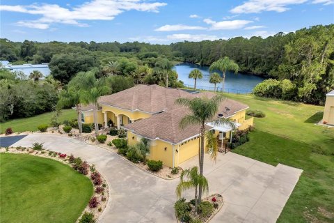 Villa ou maison à vendre à North Port, Floride: 3 chambres, 240.8 m2 № 252689 - photo 2