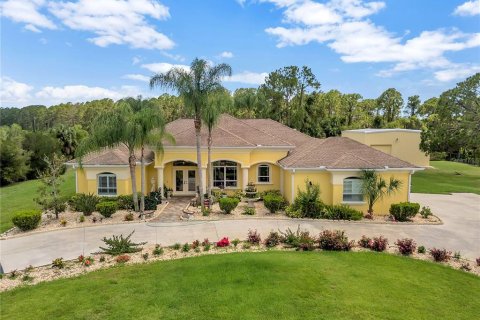 Villa ou maison à vendre à North Port, Floride: 3 chambres, 240.8 m2 № 252689 - photo 1