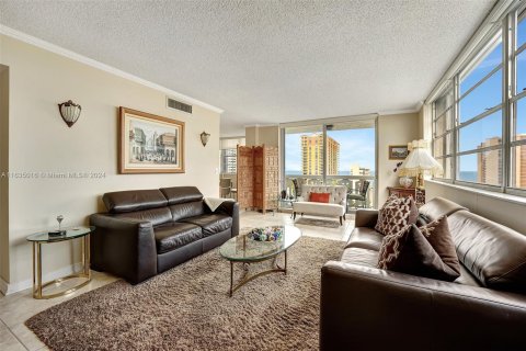 Copropriété à vendre à Hallandale Beach, Floride: 2 chambres, 116.13 m2 № 1315627 - photo 1