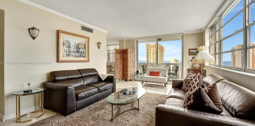 Condo in Hallandale Beach, Florida, 2 bedrooms  № 1315627