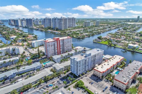 Copropriété à vendre à Hallandale Beach, Floride: 2 chambres, 116.13 m2 № 1315627 - photo 30