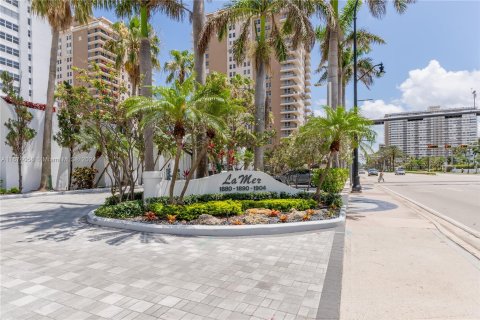 Condo in Hallandale Beach, Florida, 3 bedrooms  № 1401199 - photo 4