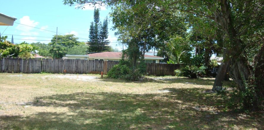 House in Miramar, Florida 4 bedrooms, 123 sq.m. № 1146667