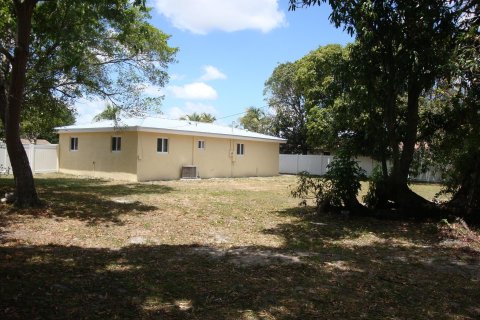 House in Miramar, Florida 4 bedrooms, 123 sq.m. № 1146667 - photo 4