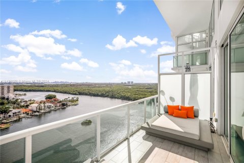 Condominio en venta en Sunny Isles Beach, Florida, 4 dormitorios, 286.88 m2 № 1355046 - foto 18