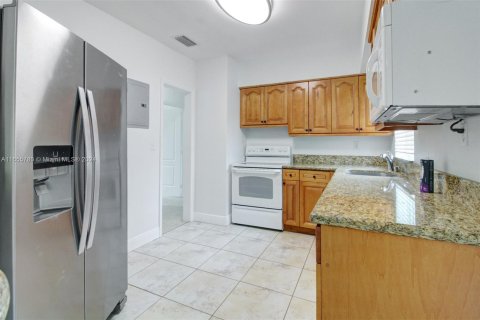 Casa en venta en Miami, Florida, 3 dormitorios, 92.9 m2 № 1355086 - foto 8