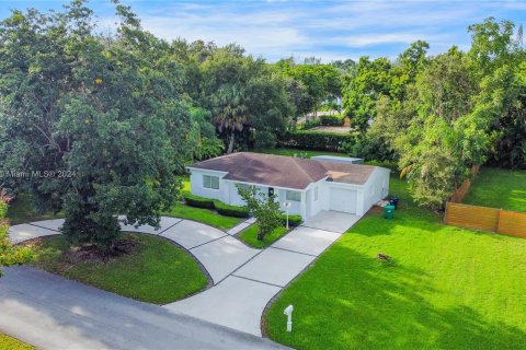 Villa ou maison à vendre à Miami, Floride: 3 chambres, 92.9 m2 № 1355086 - photo 1