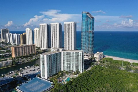 Condominio en venta en Sunny Isles Beach, Florida, 2 dormitorios, 141.3 m2 № 1355085 - foto 1