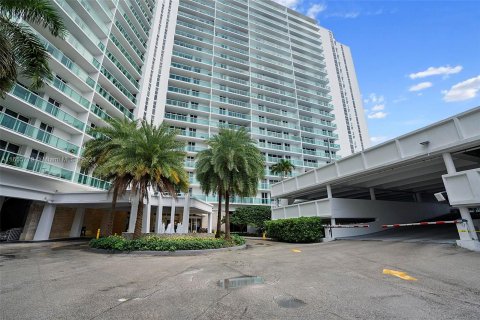 Condominio en venta en Sunny Isles Beach, Florida, 2 dormitorios, 141.3 m2 № 1355085 - foto 3