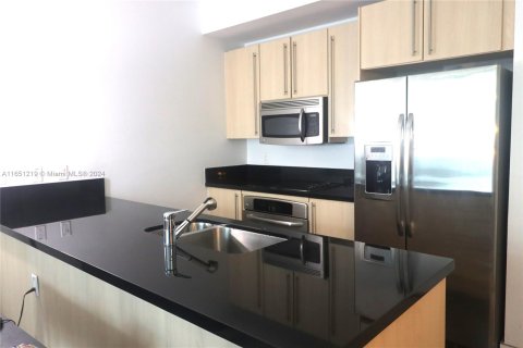 Condominio en venta en Miami, Florida, 1 dormitorio, 64.38 m2 № 1333333 - foto 2