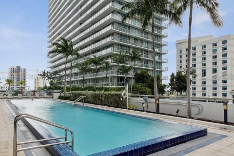 Condominio en venta en Miami, Florida, 1 dormitorio, 64.38 m2 № 1333333 - foto 20