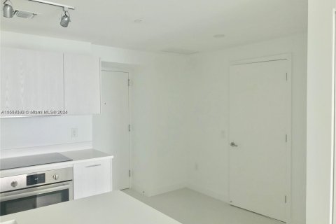 Condo in Miami, Florida, 1 bedroom  № 1360740 - photo 3