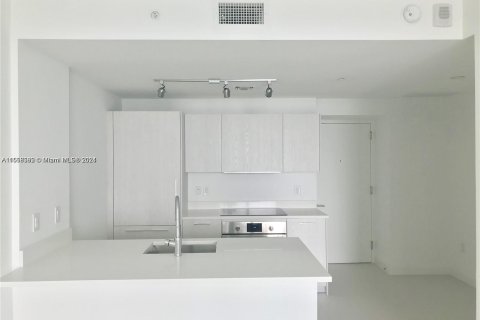 Condominio en venta en Miami, Florida, 1 dormitorio, 56.67 m2 № 1360740 - foto 1