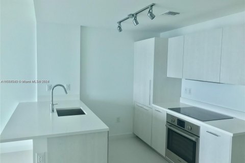 Condominio en venta en Miami, Florida, 1 dormitorio, 56.67 m2 № 1360740 - foto 2