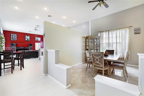 Casa en venta en Coral Springs, Florida, 4 dormitorios, 257.9 m2 № 1412226 - foto 10