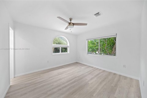 Casa en venta en Tavernier, Florida, 5 dormitorios № 1094705 - foto 18