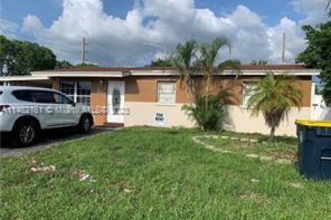 Casa en venta en Dania Beach, Florida, 3 dormitorios, 130.71 m2 № 827037 - foto 1