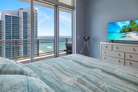 Condo in Hollywood, Florida, 3 bedrooms  № 1332667 - photo 24