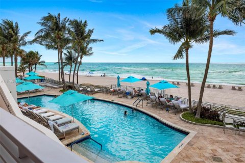 Condo in Hollywood, Florida, 3 bedrooms  № 1332667 - photo 30