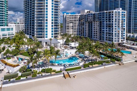 Condominio en venta en Hollywood, Florida, 3 dormitorios, 265.42 m2 № 1332667 - foto 3