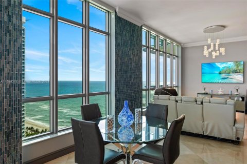 Condo in Hollywood, Florida, 3 bedrooms  № 1332667 - photo 12