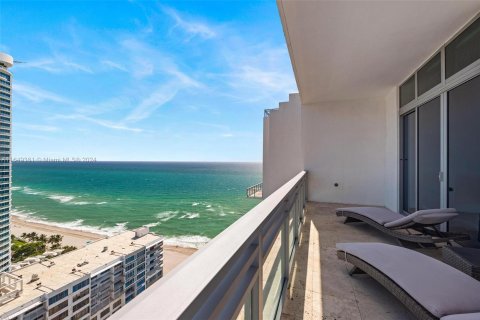 Condominio en venta en Hollywood, Florida, 3 dormitorios, 265.42 m2 № 1332667 - foto 27