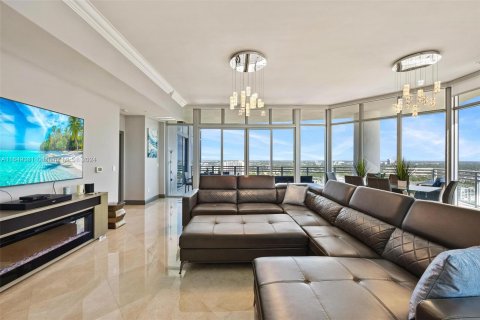 Condo in Hollywood, Florida, 3 bedrooms  № 1332667 - photo 9