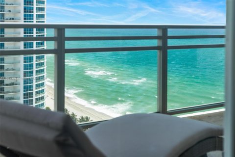 Condominio en venta en Hollywood, Florida, 3 dormitorios, 265.42 m2 № 1332667 - foto 1