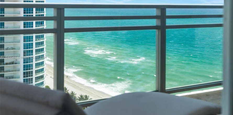 Condo à Hollywood, Floride, 3 chambres  № 1332667