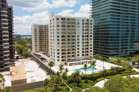 Condominio en venta en Bal Harbour, Florida, 2 dormitorios, 124.67 m2 № 1332668 - foto 1