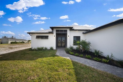Casa en venta en Cape Coral, Florida, 4 dormitorios, 186.64 m2 № 1000198 - foto 3