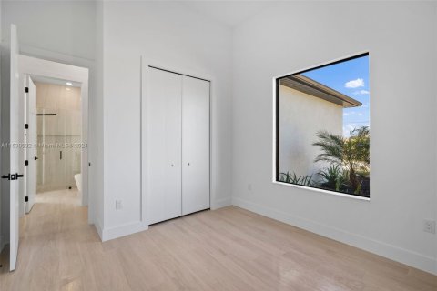 Casa en venta en Cape Coral, Florida, 4 dormitorios, 186.64 m2 № 1000198 - foto 30