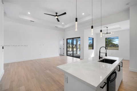 Casa en venta en Cape Coral, Florida, 4 dormitorios, 186.64 m2 № 1000198 - foto 11