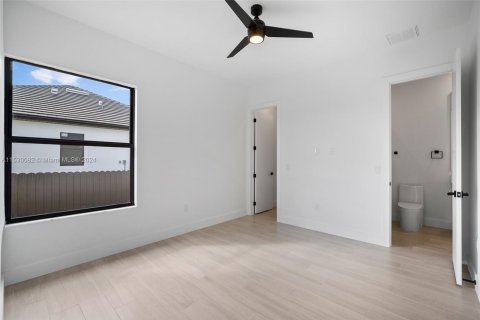 Casa en venta en Cape Coral, Florida, 4 dormitorios, 186.64 m2 № 1000198 - foto 26