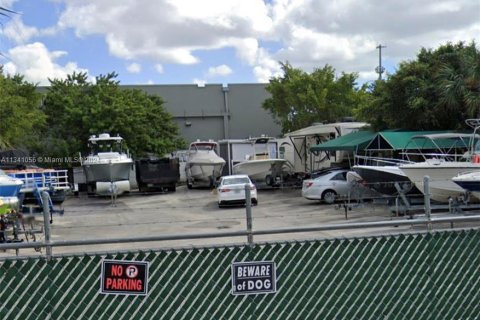 Immobilier commercial à vendre à Hialeah Gardens, Floride № 1000251 - photo 1