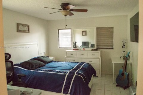 Купить кондоминиум в Тамарак, Флорида 2 спальни, 108.05м2, № 813114 - фото 19