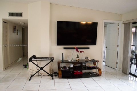 Copropriété à vendre à Tamarac, Floride: 2 chambres, 108.05 m2 № 813114 - photo 12