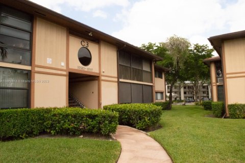 Copropriété à vendre à Tamarac, Floride: 2 chambres, 108.05 m2 № 813114 - photo 4