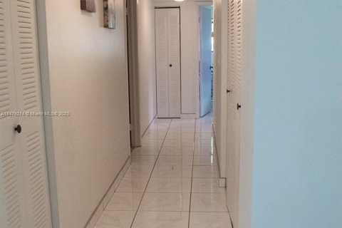 Condo in Tamarac, Florida, 2 bedrooms  № 813114 - photo 18
