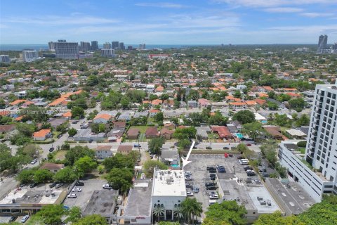 Propiedad comercial en venta en Miami, Florida № 1176215 - foto 6