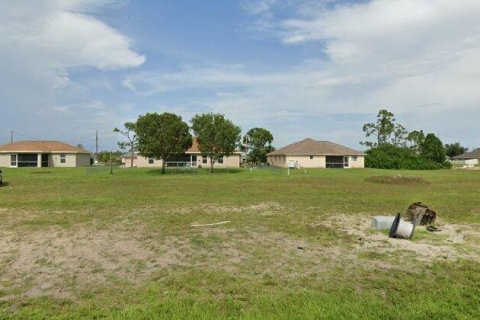 Купить земельный участок в Кейп-Корал, Флорида № 1084604 - фото 1