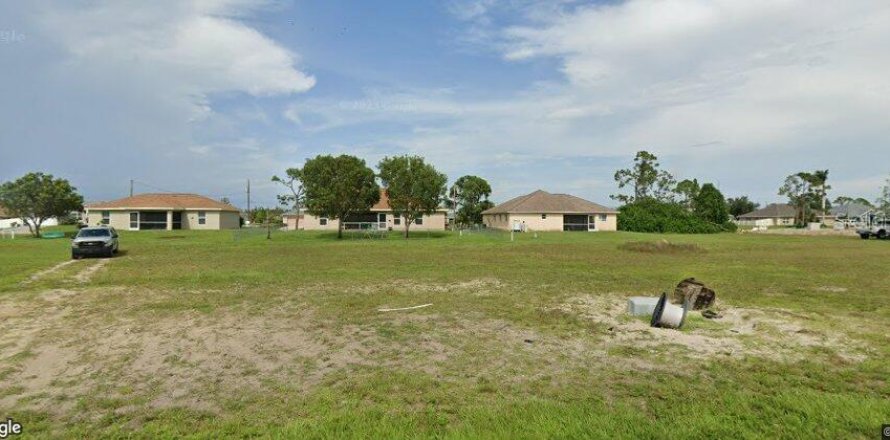 Land in Cape Coral, Florida № 1084604