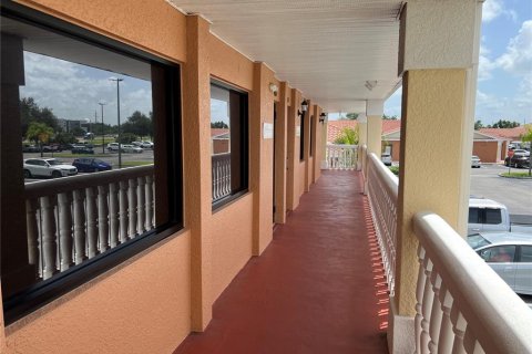 Immobilier commercial à louer à Port Charlotte, Floride: 120.77 m2 № 1354408 - photo 2